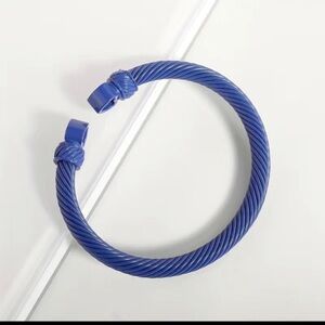 COPY - Twisted wire bracelet.